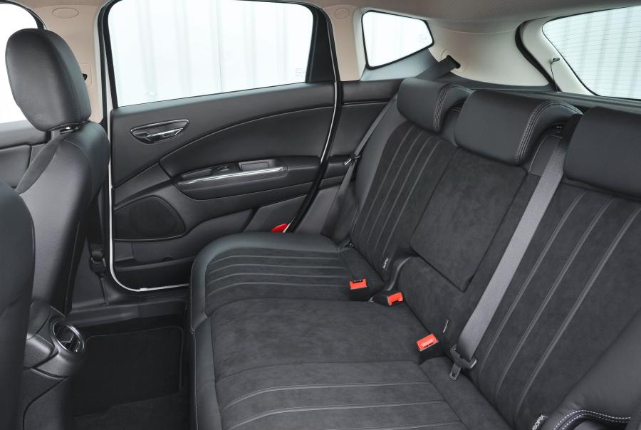  Chrysler Delta 2011 года  (фото 9 из 69)